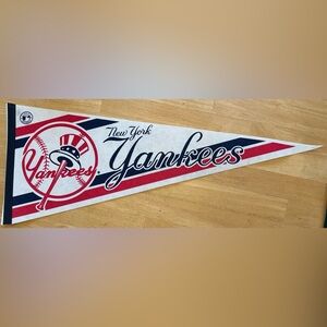 VINTAGE 1980s/90s New York Yankees Major League Baseball full-size felt pennant